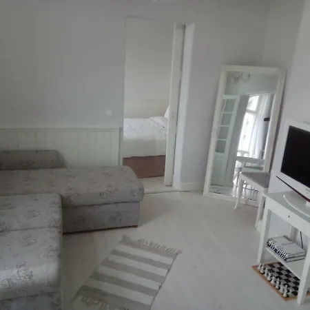Linda Kuelaliskorter Apartment *